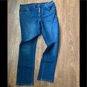 mens jeans 36x32 slim fit. City street. Great Cond